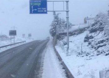 Reshjet e borës zbardhin edhe Qafë-Thanën/ Kreu i ARRSH: Jemi në gatishmëri, situata e qarkullimit normale në të gjithë vendin