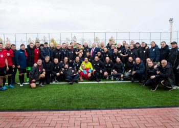 Futbolli i bashkohet festës! “Vllazërorja” mes veteranëve të Shqipërisë e Kosovës