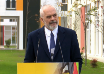 “Viti i dytë pas tragjedisë”/ Rama: Thumanë, pallatet me standardet më të larta! Krishtlindjet njerëzit do i festojnë në shtëpitë e reja