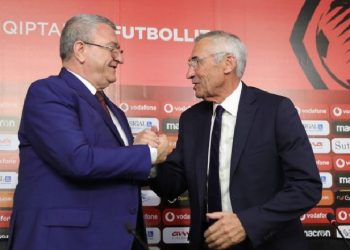 Ç’do të ndodhë me teknikun? Duka zyrtarizon të ardhmen e Edy Rejas: Broja ishte i dëmtuar, s’ishte pjesë e ekipit në Angli