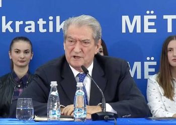 Basha e kërcënoi me përjashtim/ Përgjigjet Berisha: Revolucioni nuk ndalet, sheshet nuk do të na zënë dot më!