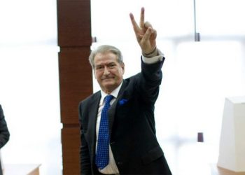 4200 ‘kuvendarë’ paskan firmosur nën besën e Saliut!…