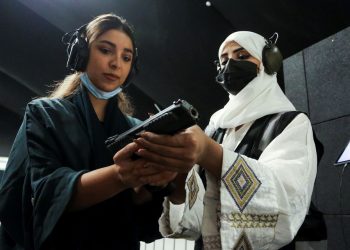 Mona/ Me shami dhe snajper, gruaja saudite që po thyen tabutë