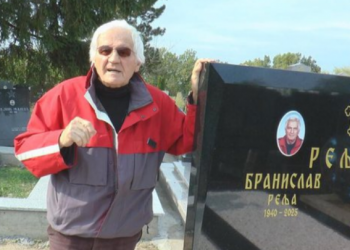 Çifti i të moshuarve bën gati varrin, thonë se e dinë ditën kur do vdesin. Ja si e bëjnë llogarinë