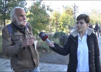 “Kam lexuar 149 libra shqip, gjuhën e mësova me kaseta”/ Historia e 78-vjeçarit suedez që nuk mungon në asnjë panair libri: Shqipëria, zhvillim drastik