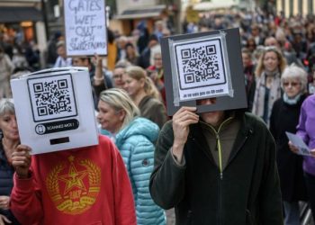 Zviceranët votojnë për “pasaportën”/ Sondazhet: Shumica, në favor të vaksinimit