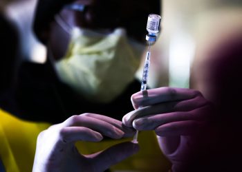 Në rast se infektohen me COVID, personat e pavaksinuar do ta paguajnë vetë trajtimin