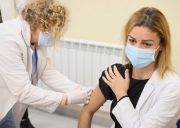 OBSH lançon fushatën antigrip dhe masat kundër Covid, vlerëson ecurinë e vaksinimit në Shqipëri