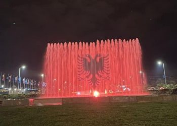 Festat e nëntorit/ Edhe Zagrebi vishet “Kuq e Zi”, pas Dubait dhe Omonias