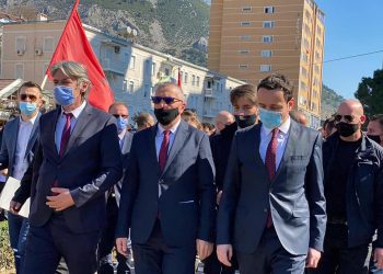 Aleancë me antishqiptarë!