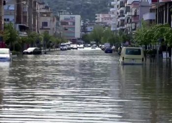 E hëna rrezik përmbytjesh/ IGJEUM: Dëbore e dendur në zona malore, stuhi ere në det