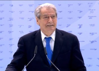 Berisha “u lutet” amerikanëve: Mendojeni edhe një herë vendimin për mua, arroganca s’është virtyt