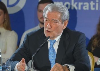 Marshimi i Berishës në selinë blu, njohje e vendimit të Bashës për shkarkimin e ‘komisionit të përkohshëm’