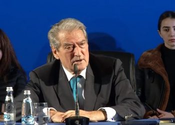 Referendumi i Berishës: Mbyllen qendrat e votimit në 13 qytete