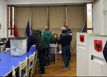Arkën e partisë e ka Basha/ Pyetja se ku i gjeti Berisha paratë për organizimin e referendumit pa përgjigje
