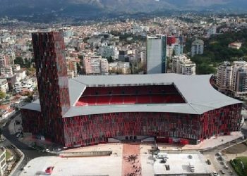 Stadiumi ‘Air Albania’/ Një 40-vjeçar bie nga lartësia dhe dërgohet me urgjencë në spital