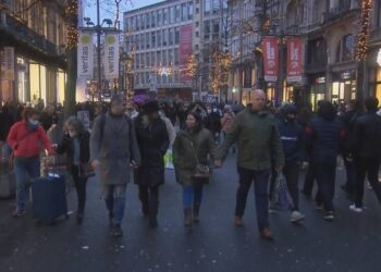 Duan t’i shpëtojnë izolimit, holandezët zgjedhin të festojnë në Belgjikë