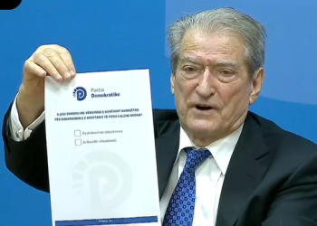 Berisha prezanton referendumin: Dënoni me injorim turpin e demokracisë, peng-Bashën!