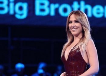 FOTO: Vajzat super seksi mbrëmjen e sotme, djemtë e ‘zhgënjyer’ i bëjnë kërkesë Arbanës