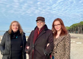 “Përqafime nga Qerreti”, familja Kadare uron shqiptarët me një foto nga bregdeti