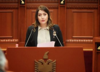 “Të shqetësuar, s’bëhet shaka me shëndetin”/ Manastirliu: Me 3 doza mbrojtja nga Omicron mbi 80%
