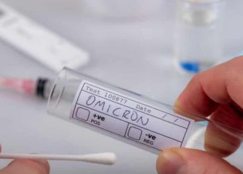 Varianti Omicron/ Cilat janë shtatë simptomat për t’u dalluar dhe ku ndryshojnë nga varianti Delta