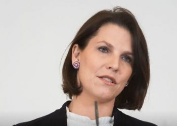 Ministrja austriake thirrje BE: Jepni sinjal të qartë për Tiranën dhe Shkupin! Franca të kthejë…