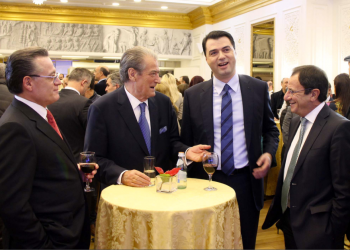 “Gardian i çmuar i parave publike”/ Berisha zbulon debatin me Bashën për largimin e Bodes