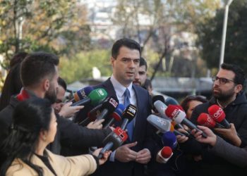 Takimi me ambasadorët/ Basha përgjigjet shkurt, tregon se çfarë është diskutuar