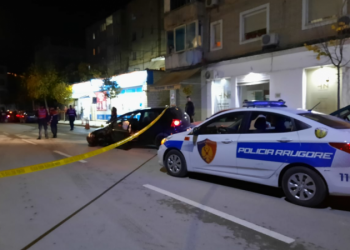 Aksident në Berat/ I dehuri në timon përplas 3 makina të parkuara dhe lë 2 të plagosur