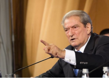 Berisha “lëviz” në TV e dytë: Nëse fitonim zgjedhjet s’do më shpallnin “non grata”, por unë jam njeriu i çudirave