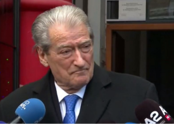 “Po mbledh nxënës shkollash”/ Berisha: Referendumi i parë në histori, anëtarësia do të shkarkojë Lulzim Bravën