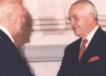 “Premtimi që më dha Papulias për Shqipërinë”, ish-ambasadori Zeneli: Si u propozua për president nga kundërshtari i tij