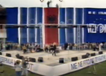 VIDEO / Berisha e nis nga stadiumi sa herë ka dhunë?! Si buçiste në 1996 ‘Qemal Stafa’ pak para barbarisë