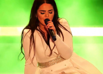 “Jam ndjerë njeriu më i coptuar”/ Fifi përlotet teksa tregon gjendjen kur shkroi këngën ‘Diell’