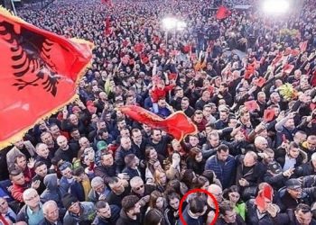 FOTO/ Berisha ‘shet’ protestën e Ilir Metës si të tijën, publikon foton ku ndodhet edhe Basha
