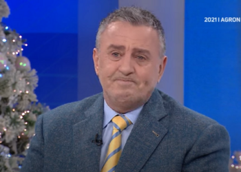 VIDEO / Përlotet Agron Llakaj: Tre ditë pas humbjes së motrës, u ngjita ne skenë