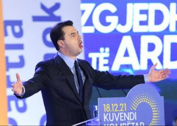 “Çorap” shifrash në “kokën” e PD: Dy Kuvendet e PD fryjnë pjesëmarrjen, mbi 10 mijë delegatë, nga 7600 që janë gjithsej