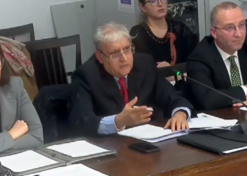 “Mos ma ngri zërin mua, s’do të dëgjoj ty”/ Braçe shpërthen te “Financat” kundër këshilltarit të Metës: Po flet pa logjikë!