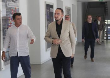 Ultimatumi i Berishës për Bashën/ Flamur Noka: Më 8 janar demokratët hyjnë dhe marrin selinë blu, përmbaruesit…!