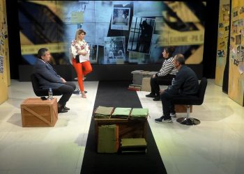 Mësuesi pedofil abuzoi për 3 vite me 8-vjeçaren/ Tronditin prindërit: E kyçte në klasë dhe e zhvishte me biçak në dorë. Telefonoi…!