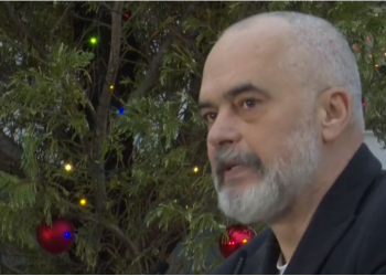 VIDEO/ “Zemra plot”! Rama në Kavajë, ironi me PD: Ju dorëzoj 153 banesa të reja. Maksimumi ata ju ndërrojnë bravën…!