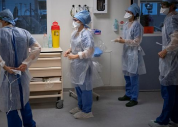 Studimi/ Të infektuarit me Omicron kanë 70% më pak gjasa të shtrohen në spital