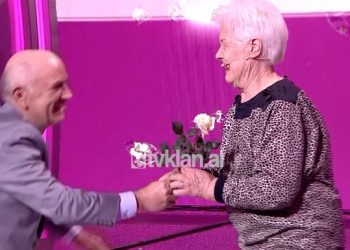 Emocionuese! Takimi pas 54 vitesh me nxënësin e saj që përloti mësuese Elin