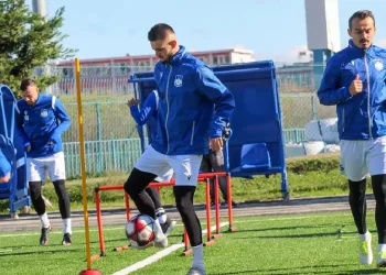 Teuta pret Vllazninë. Durrsakët në krizë, shkodranët duan të përfitojnë