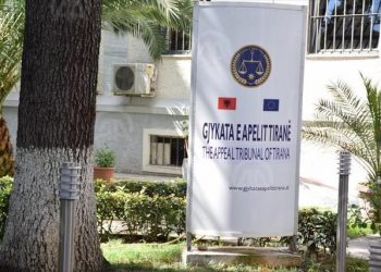 Harta e re mbyll 15 gjykata/ Zëri i Amerikës: Stok i madh, gjendja në Apel është e rëndë