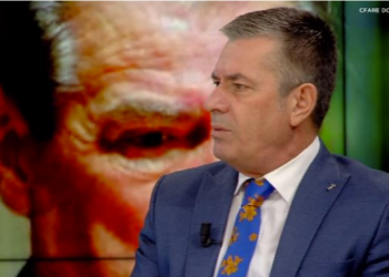 “Zani Çaushi e Lul Berisha”/ Vangjeli: Politikanët më të frikshëm, diferenca me banditin, kravata