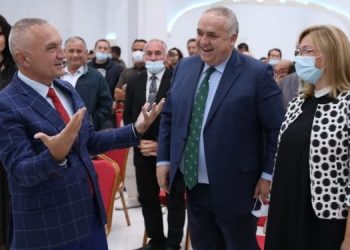 “30 Qershorin e çojmë në Strasburg”/ Voltana Ademi si Meta, refuzon vendimin: Kushtetuesja nuk dërgoi në Venecia pyetjen time