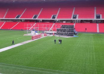 VIDEO / Berisha porosit skenë 100 mijë euroshe në Itali për Kuvendin