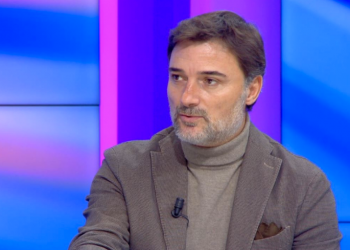 Ultimatumi/ Alibeaj: Asgjë s’ndodh më 5 janar, qëndrimi i Berishës pësoi metamorfozë pas non grata-s. Po merr me shkelma…!